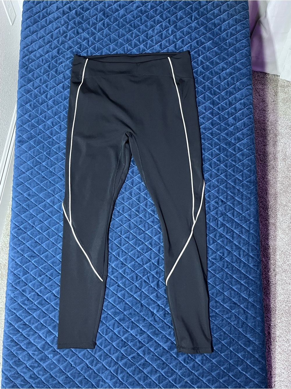 Fabletics Leggings - Black w/ White Accents - Women’s Active Wear - Casual Pants